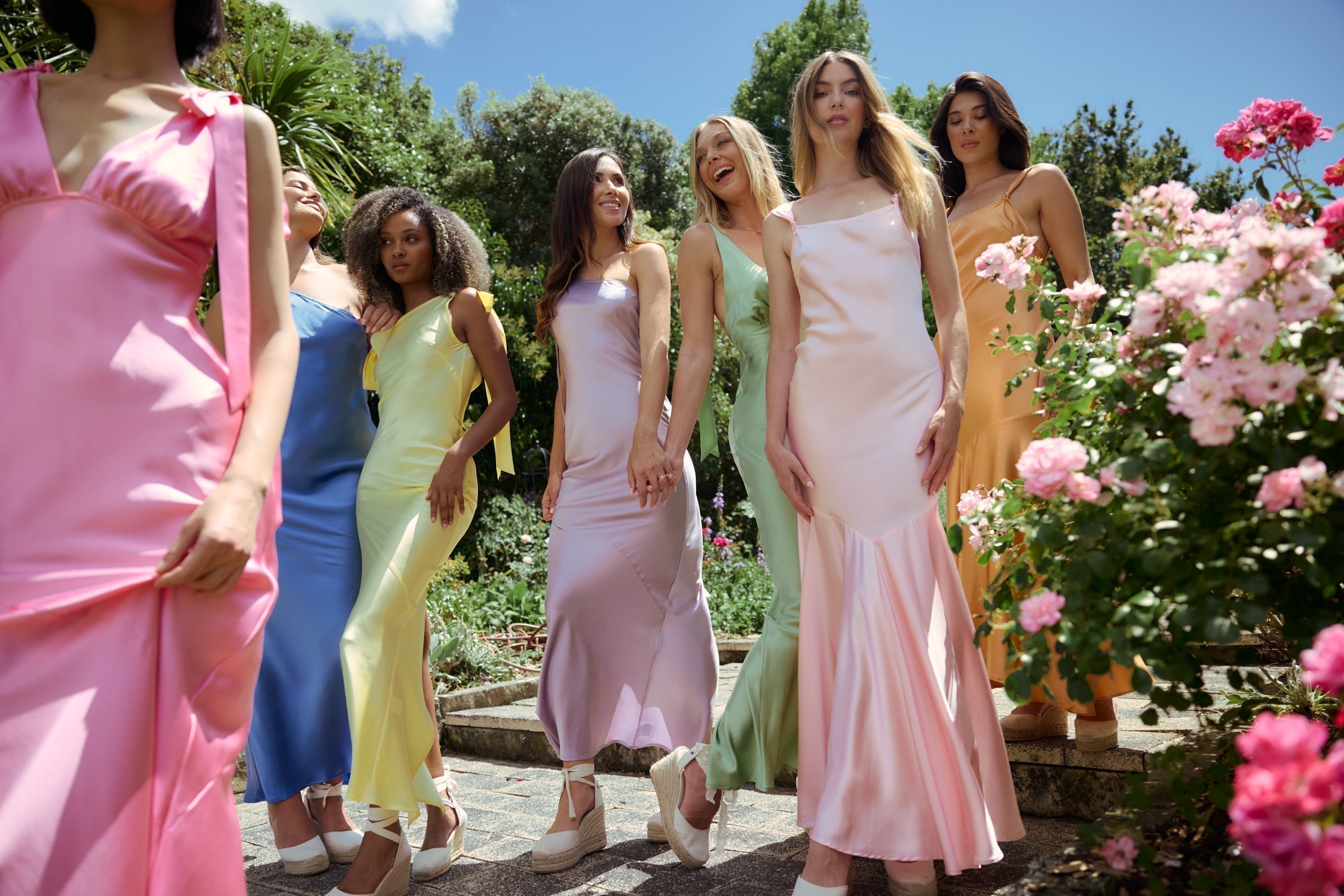 tips for trying on bridesmaid dresses How to Throw a Bridesmaid Dress Try-On Party