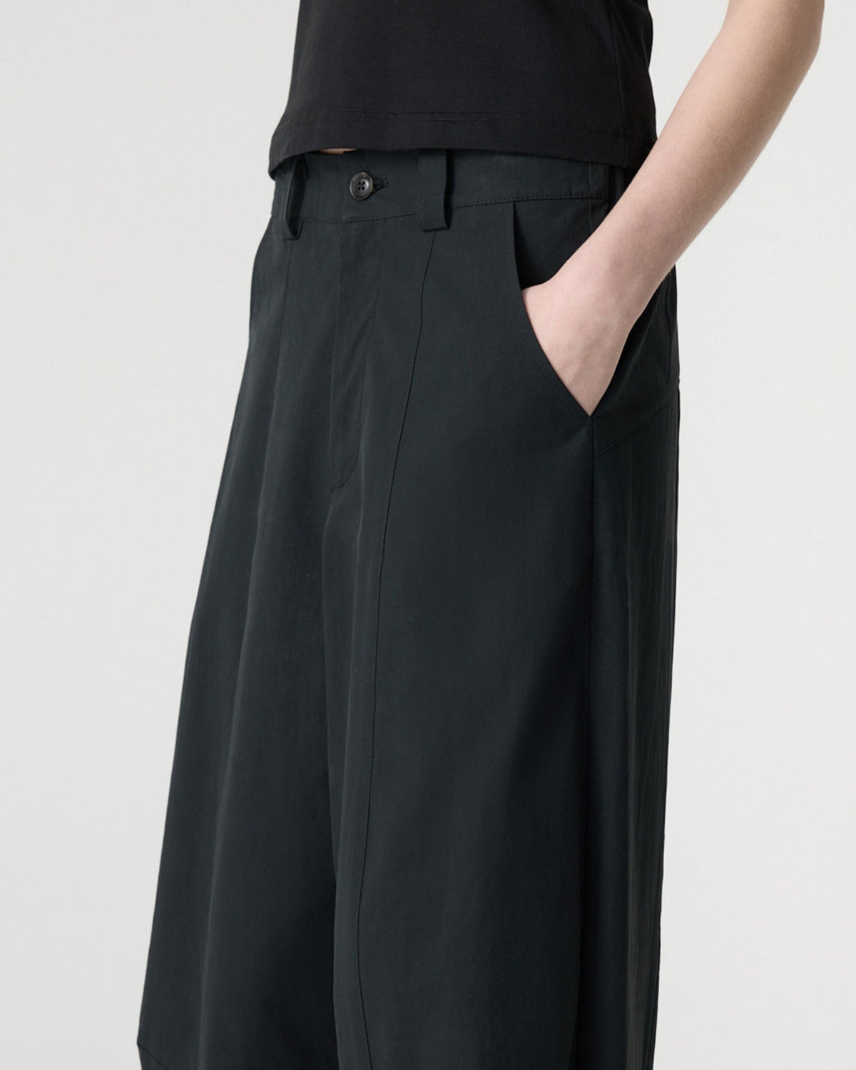 Bassike / Crushed Cotton Barrel Pant / Black