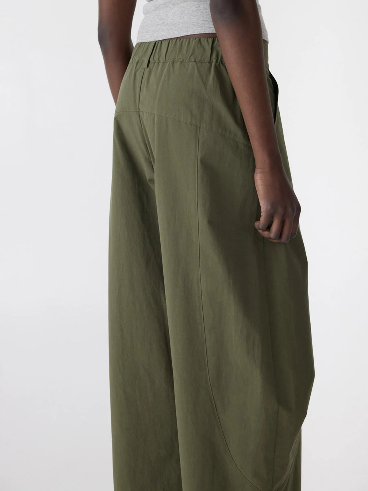 Bassike / Crushed Cotton Barrel Pant / Khaki