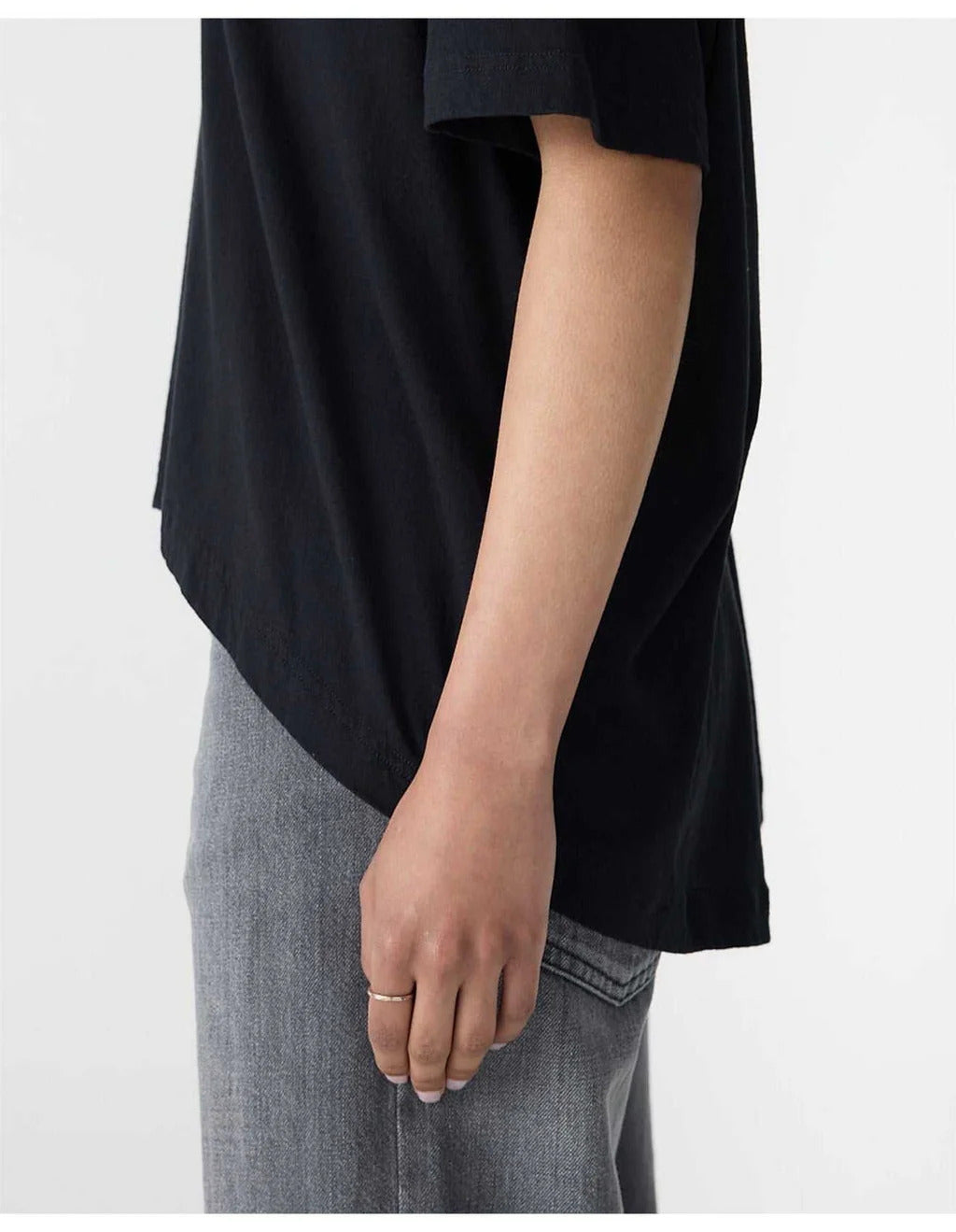 Bassike / Curved Hem T-Shirt / Black