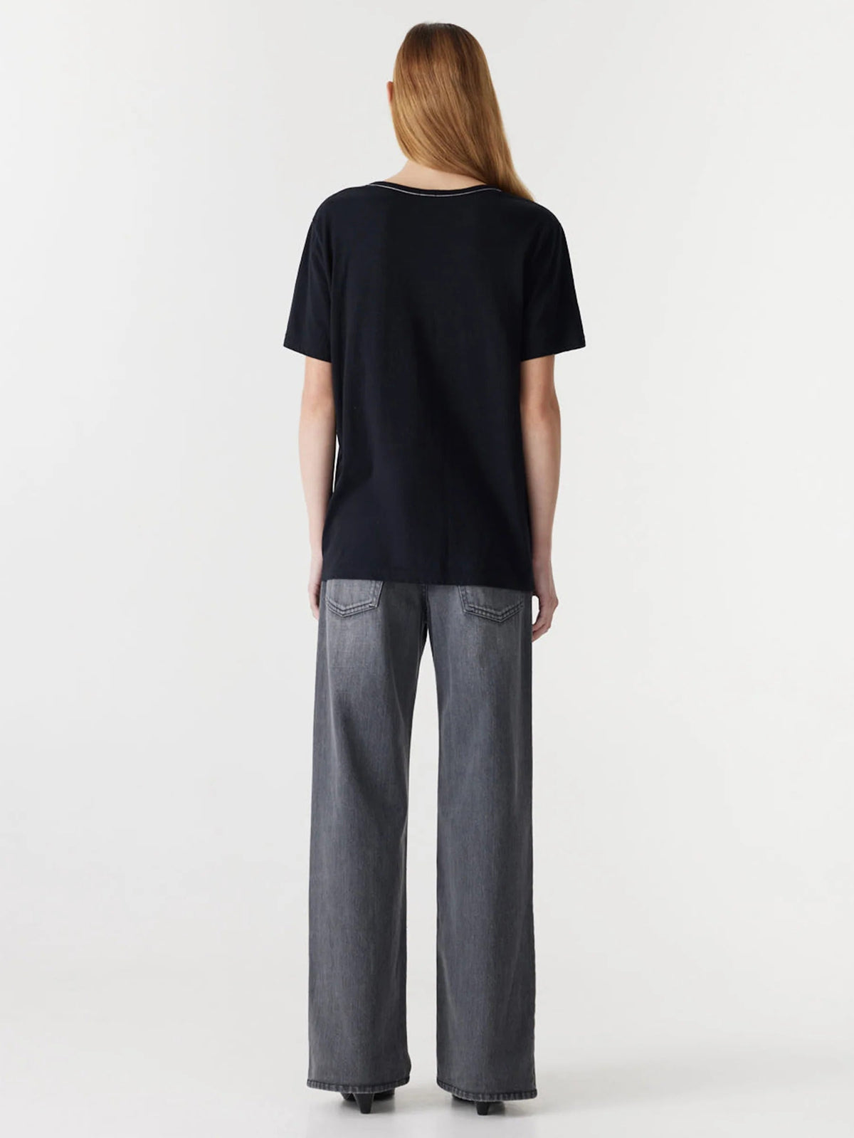 Bassike / Classic V-Neck T-Shirt / Black