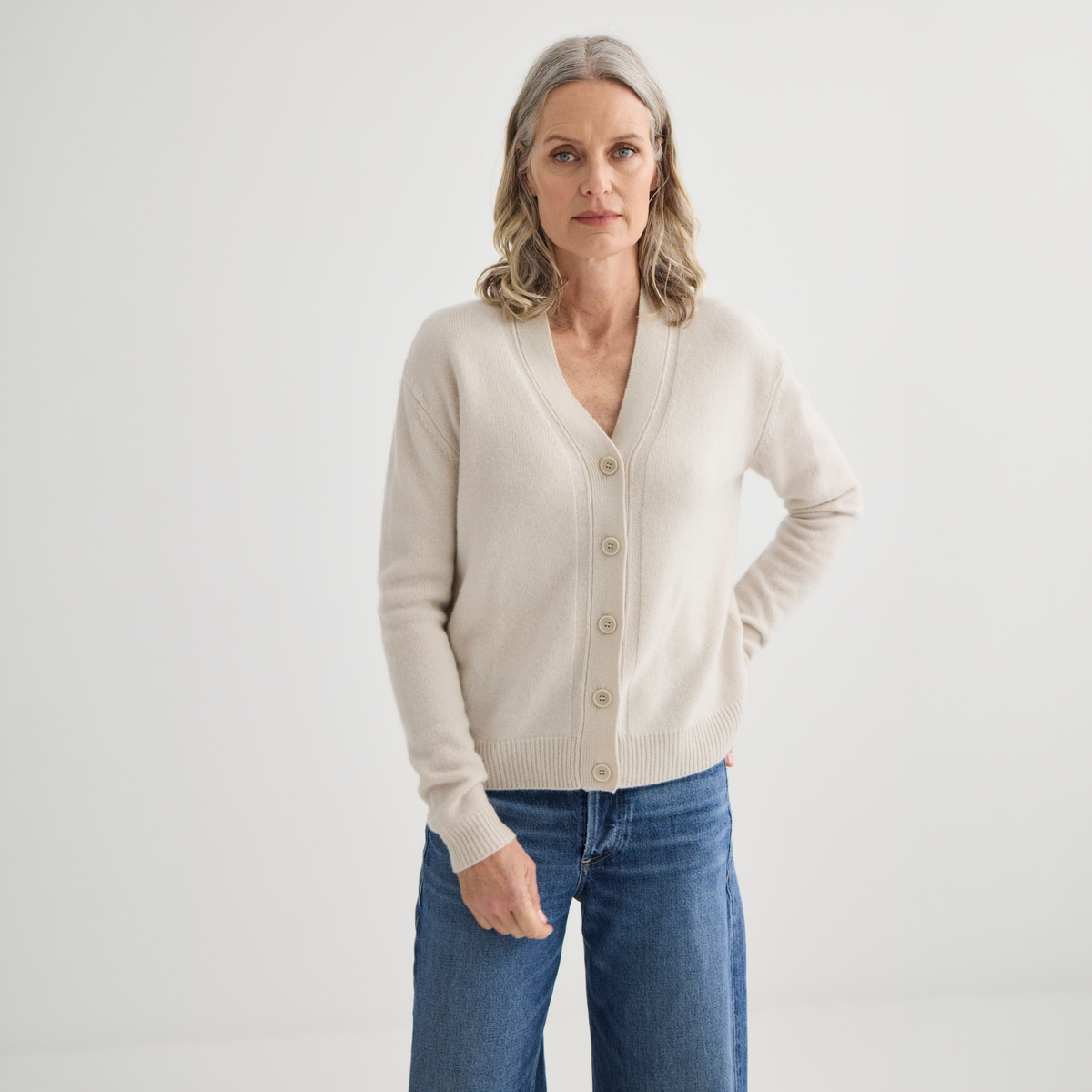 Laing Home / Cashmere V-Neck Cardigan / Oyster