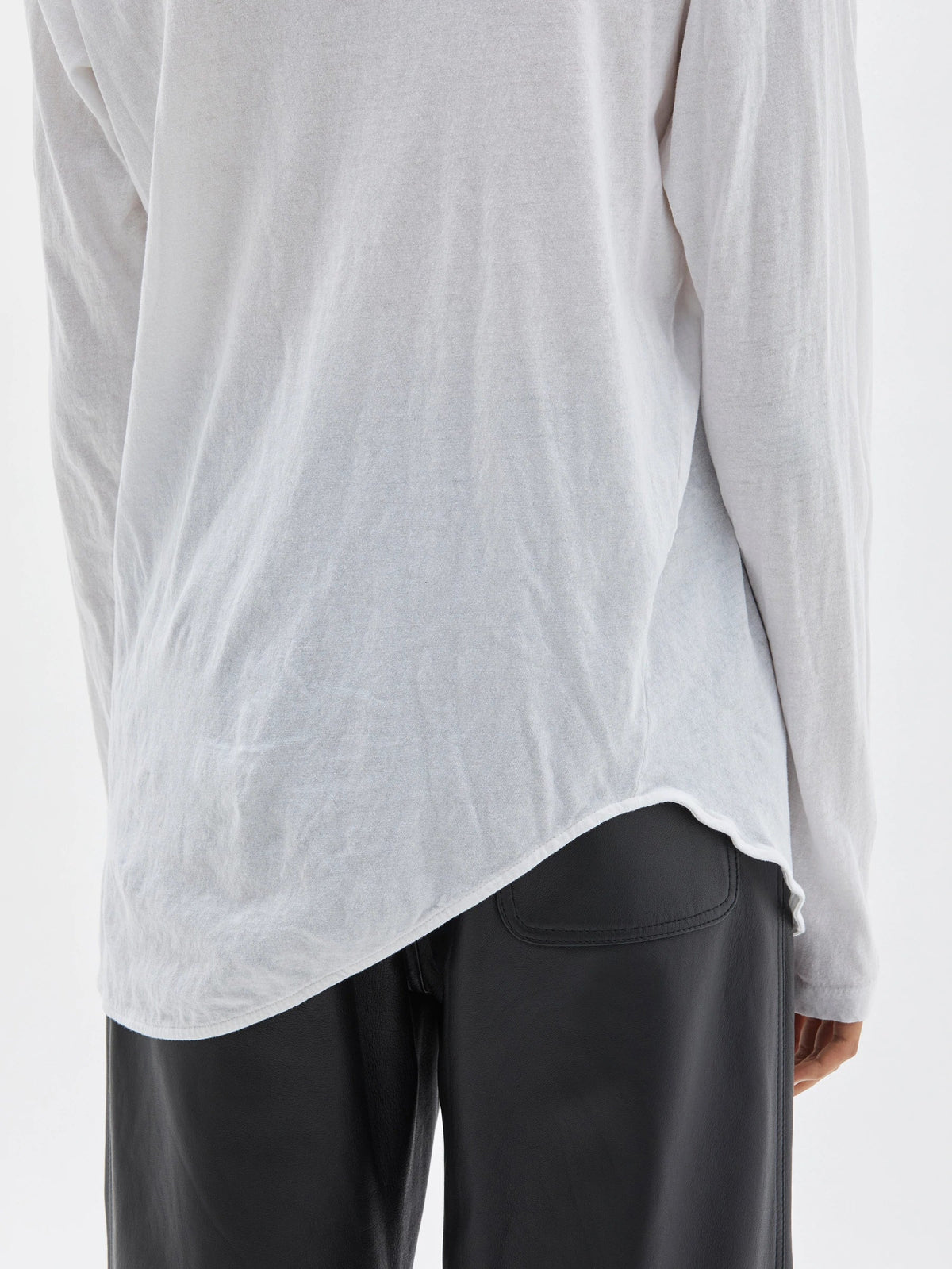 Bassike / Regular Scoop Hem Longsleeve T-Shirt / White