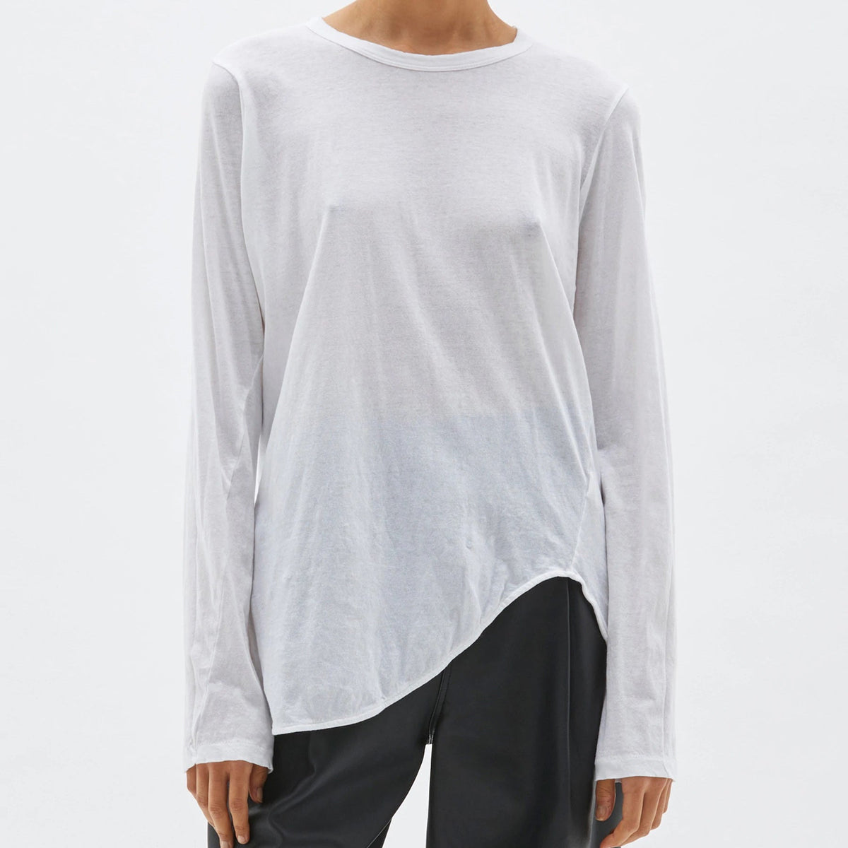 Bassike / Regular Scoop Hem Longsleeve T-Shirt / White