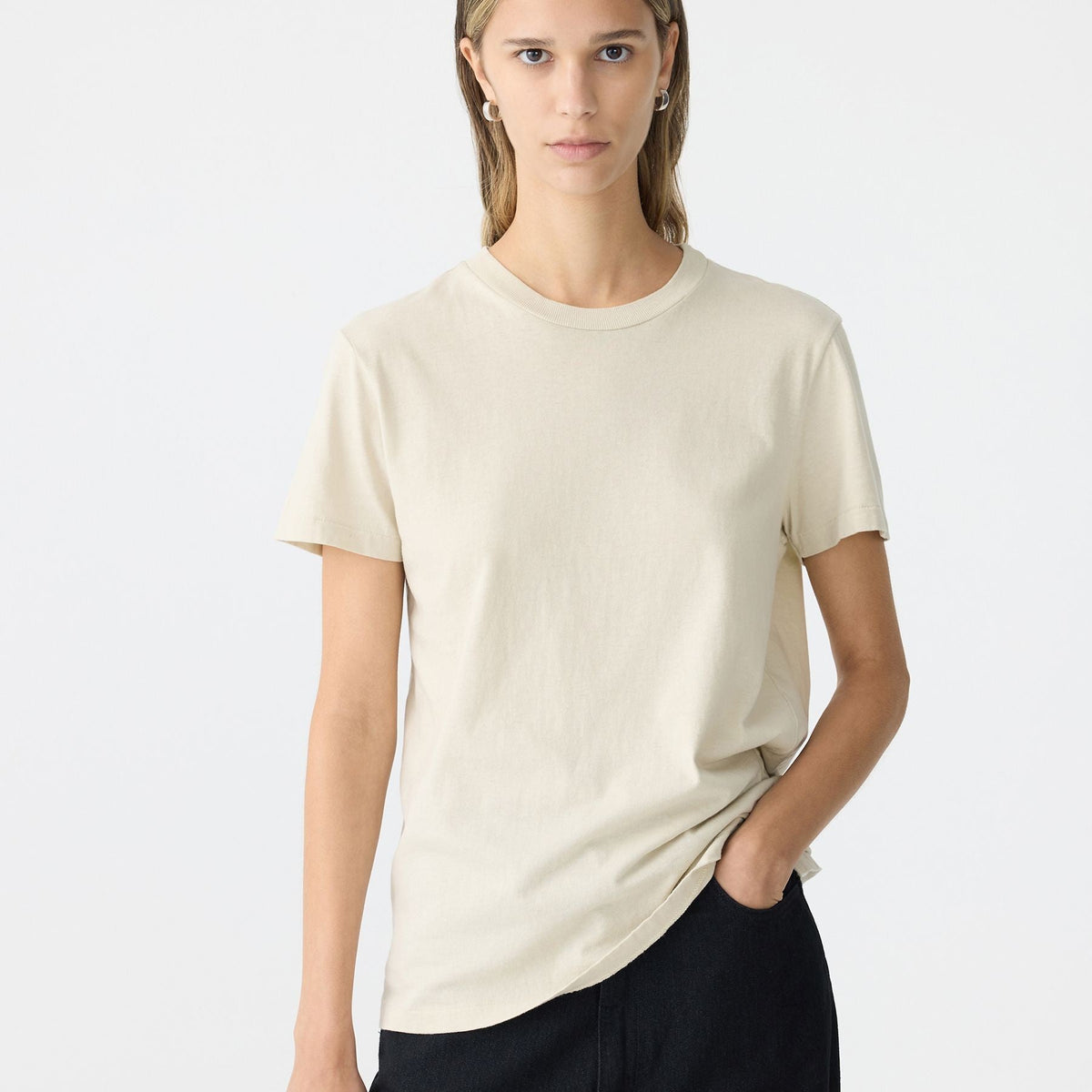 Bassike /  Regular Classic T-Shirt / Stone Clay