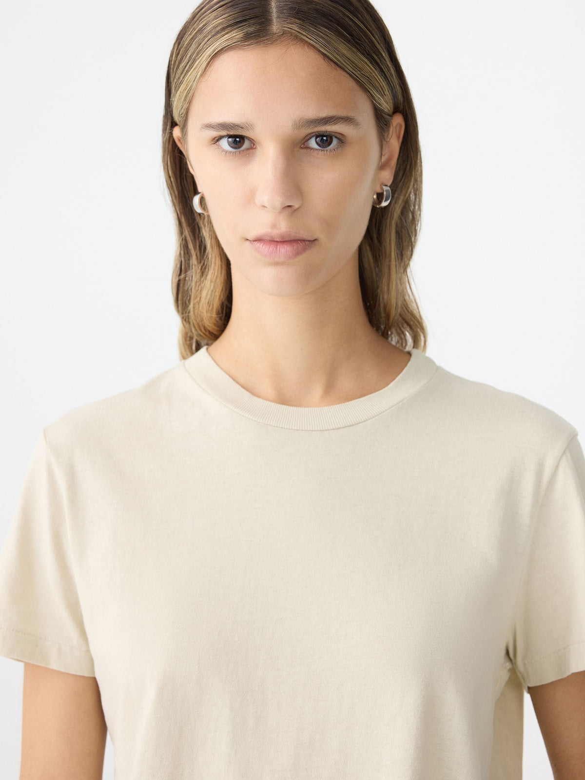 Bassike /  Regular Classic T-Shirt / Stone Clay